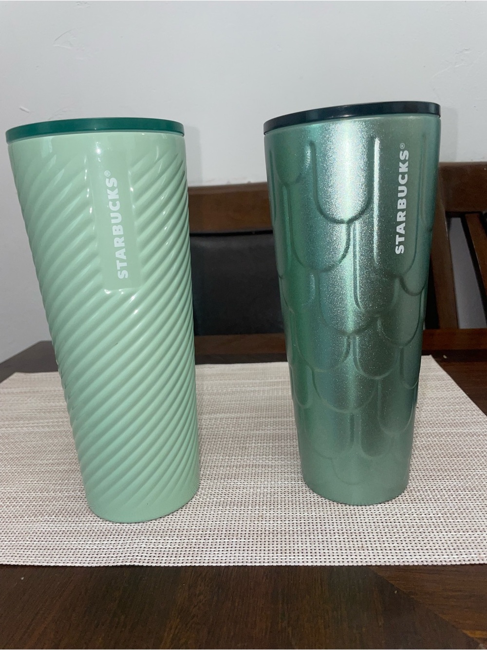 Set of 2 Starbucks Reusable Cold Cups Tumblers Green Textured 24 oz No Straws